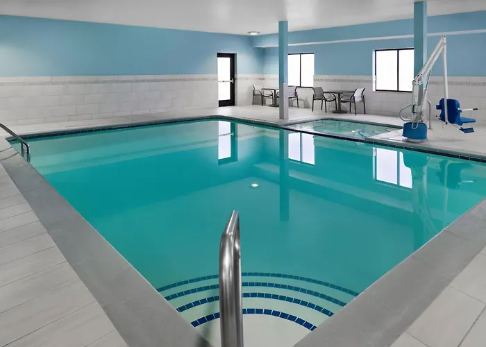 Holiday Inn Express Kansas City - At The Legends! By Ihg